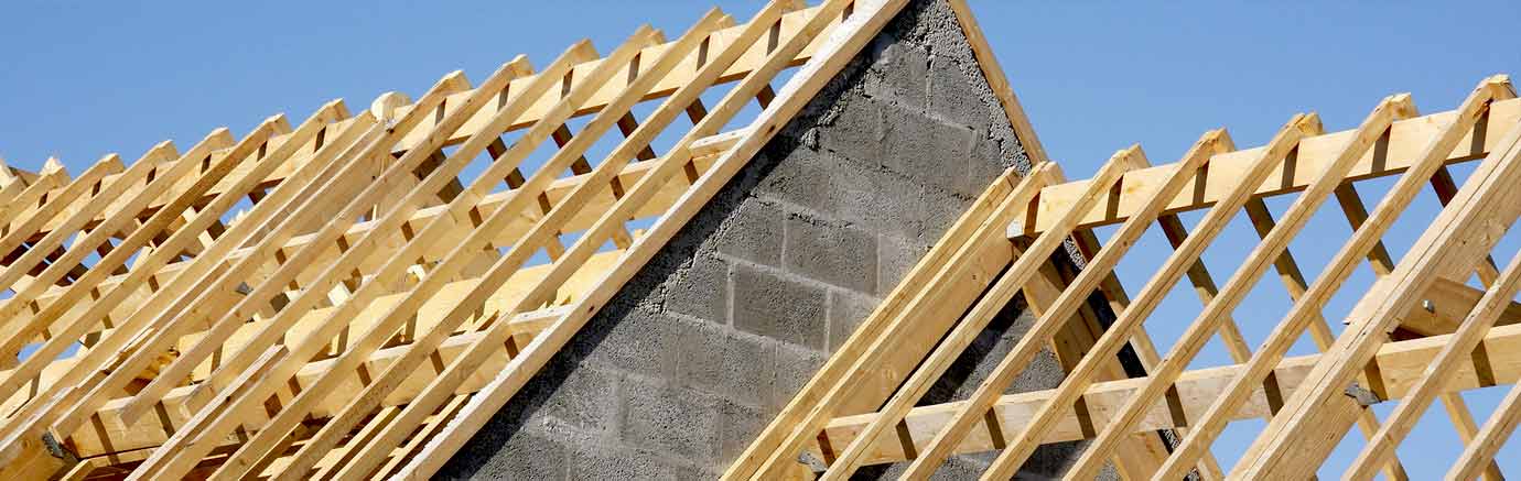 Charpente - AUGUSTE HABITAT : Artisan charpentier couvreur dans les Alpes-Maritimes (06) : Charpente & Traitement bois : Charpente traditionnelle, à fermettes … du massif au lamellé-collé. Traitement des boiseries charpente. … intervention dans les Alpes-Maritimes (06)