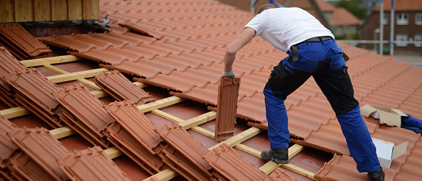 Travaux de couverture - AUGUSTE HABITAT : couvreur dans les Alpes-Maritimes (06) : Travaux de couverture : tuile, ardoise,… pose de faitage. Dépannage urgent toiture : intervention dans les Alpes-Maritimes (06)