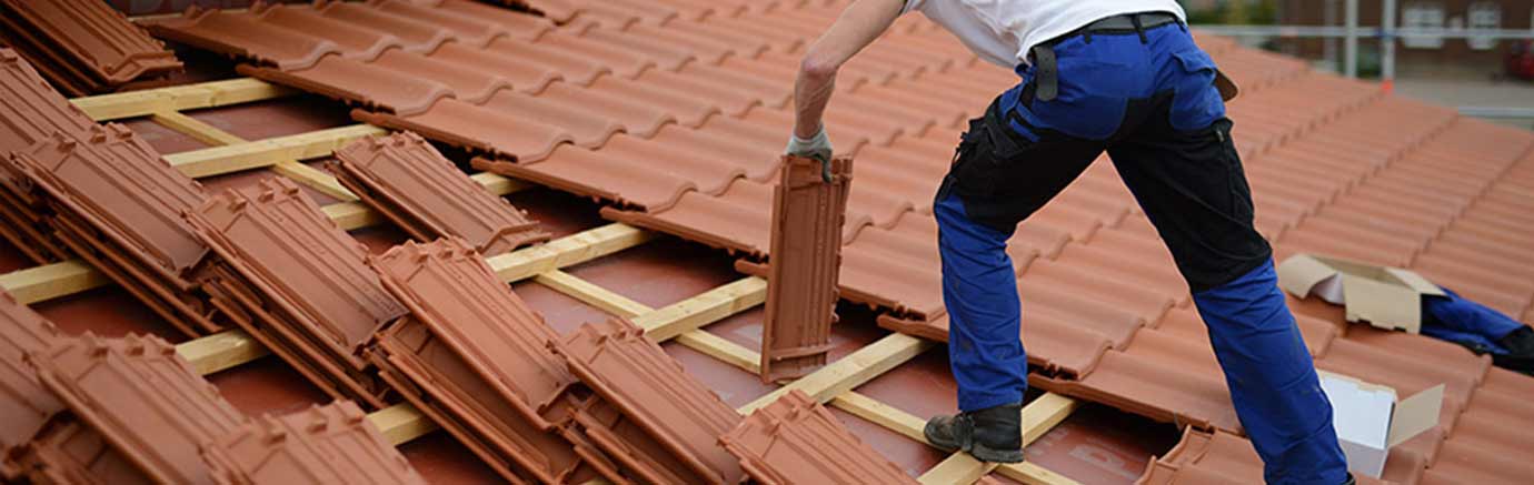 Travaux de couverture - AUGUSTE HABITAT : couvreur dans les Alpes-Maritimes (06) : Travaux de couverture : tuile, ardoise,… pose de faitage. Dépannage urgent toiture : intervention dans les Alpes-Maritimes (06)