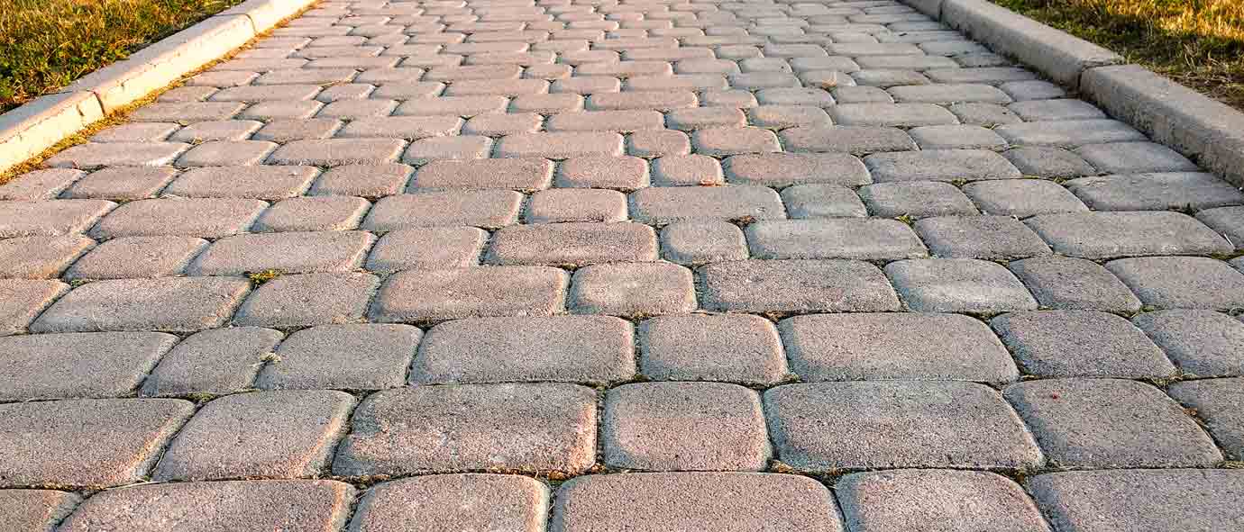 Nettoyage des extérieurs - AUGUSTE HABITAT dans les Alpes-Maritimes (06. Nettoyage des extérieurs : Allée, dallage, pavé, terrasse en carrelage, en bois … intervention dans les Alpes-Maritimes (06)