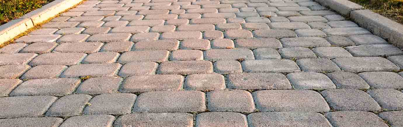 Nettoyage des extérieurs - AUGUSTE HABITAT dans les Alpes-Maritimes (06. Nettoyage des extérieurs : Allée, dallage, pavé, terrasse en carrelage, en bois … intervention dans les Alpes-Maritimes (06)