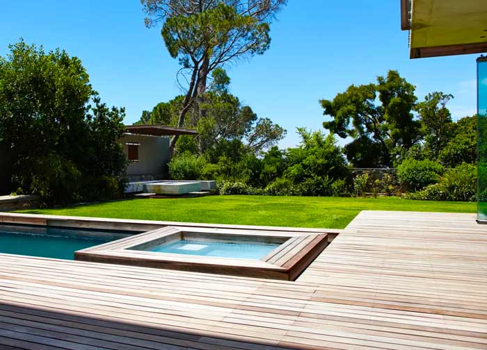 AUGUSTE HABITAT : couvreur dans les Alpes-Maritimes (06) : travaux de charpente, traitement des bois, couverture, zinguerie, nettoyage, démoussage et peinture hydrofuge toiture, étanchéité toit plat terrasse, ravalement peinture façade, nettoyage des extérieurs  ... intervention dans les Alpes-Maritimes (06)