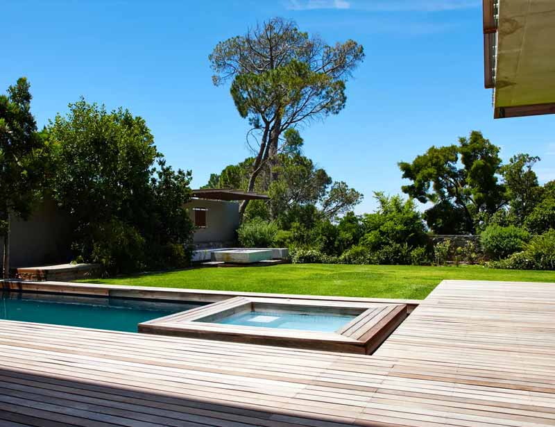 Nettoyage des extérieurs -  AUGUSTE HABITAT dans les Alpes-Maritimes (06. Nettoyage des extérieurs : Allée, dallage, pavé, terrasse en carrelage, en bois … intervention dans les Alpes-Maritimes (06)